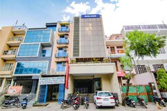 Hotel Divine Residency (Near YashoBhoomi)