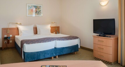 Best Western Plus Hotel Fellbach-Stuttgart Room Type - 1 Double Bed, Comfort, Quiet Location, Air-Conditioned, Sitting Corner, Mini Fridge, Free W-Lan