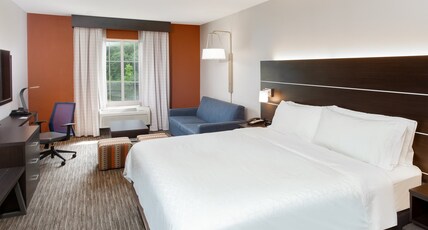 Holiday Inn Express Haskell - Wayne Area Room Type - 1 King Stndrd Extra Floor Space Sofa Bed