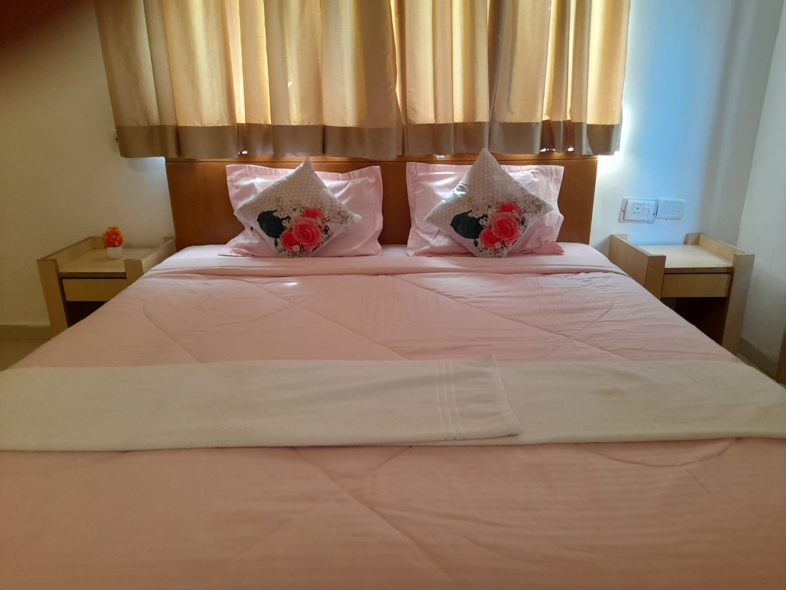 Riverside villa - Tap to explore photos