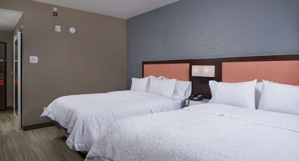 Hampton Inn by Hilton Burley Room Type - 2 QNS WTR VW W FRIDGE NS