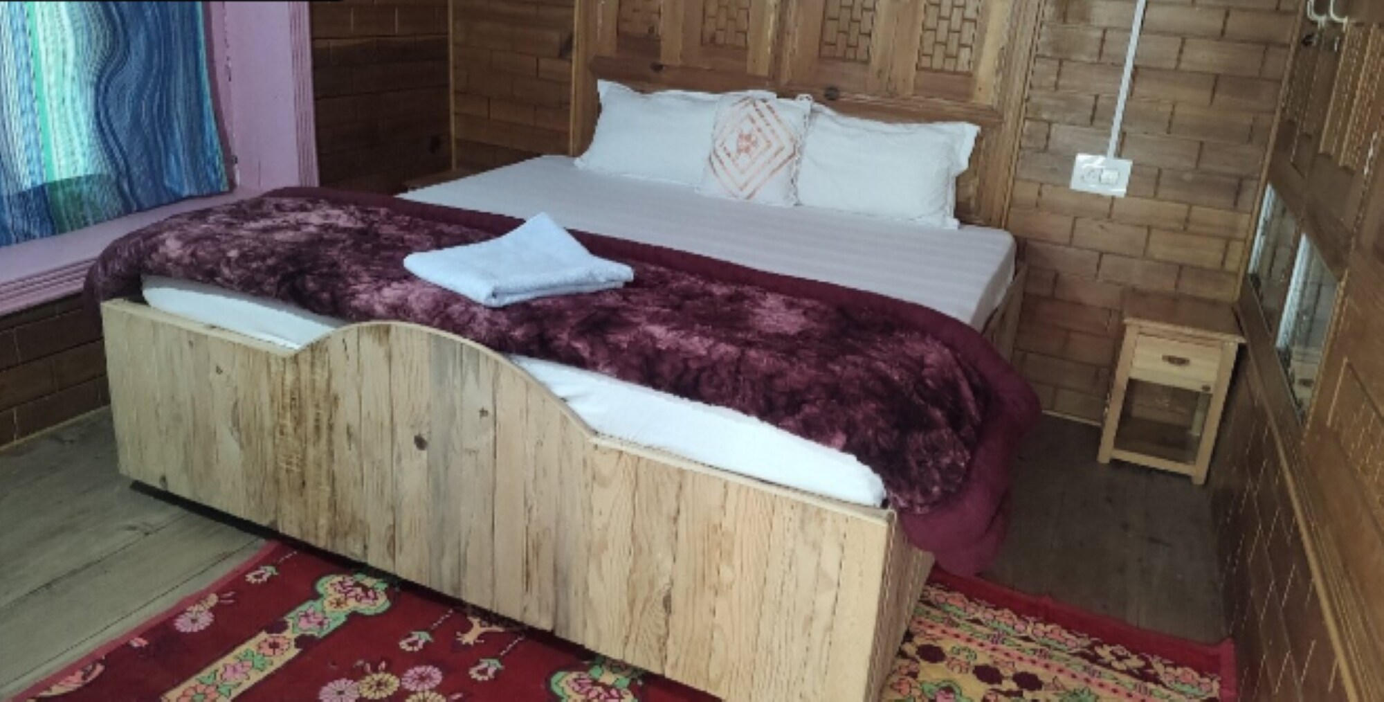 Tirthan River View Homestay - Tap to explore photos