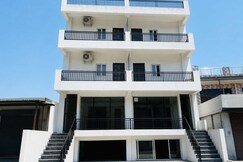 Hotel O Uttaranchal University Formerly Anand Residency