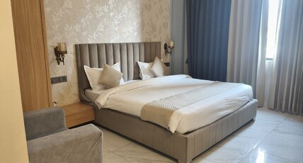 BM Hotel Room Type - Deluxe Room (Double Bedded)