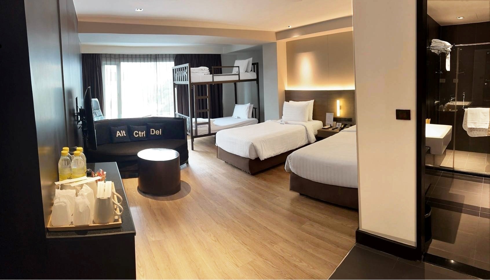 The Mandison Bangkok (formerly Golden Tulip Mandison) - Tap to explore photos