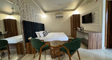 TAAL RESORT and CAFE Room Type - Family Room with King Bed