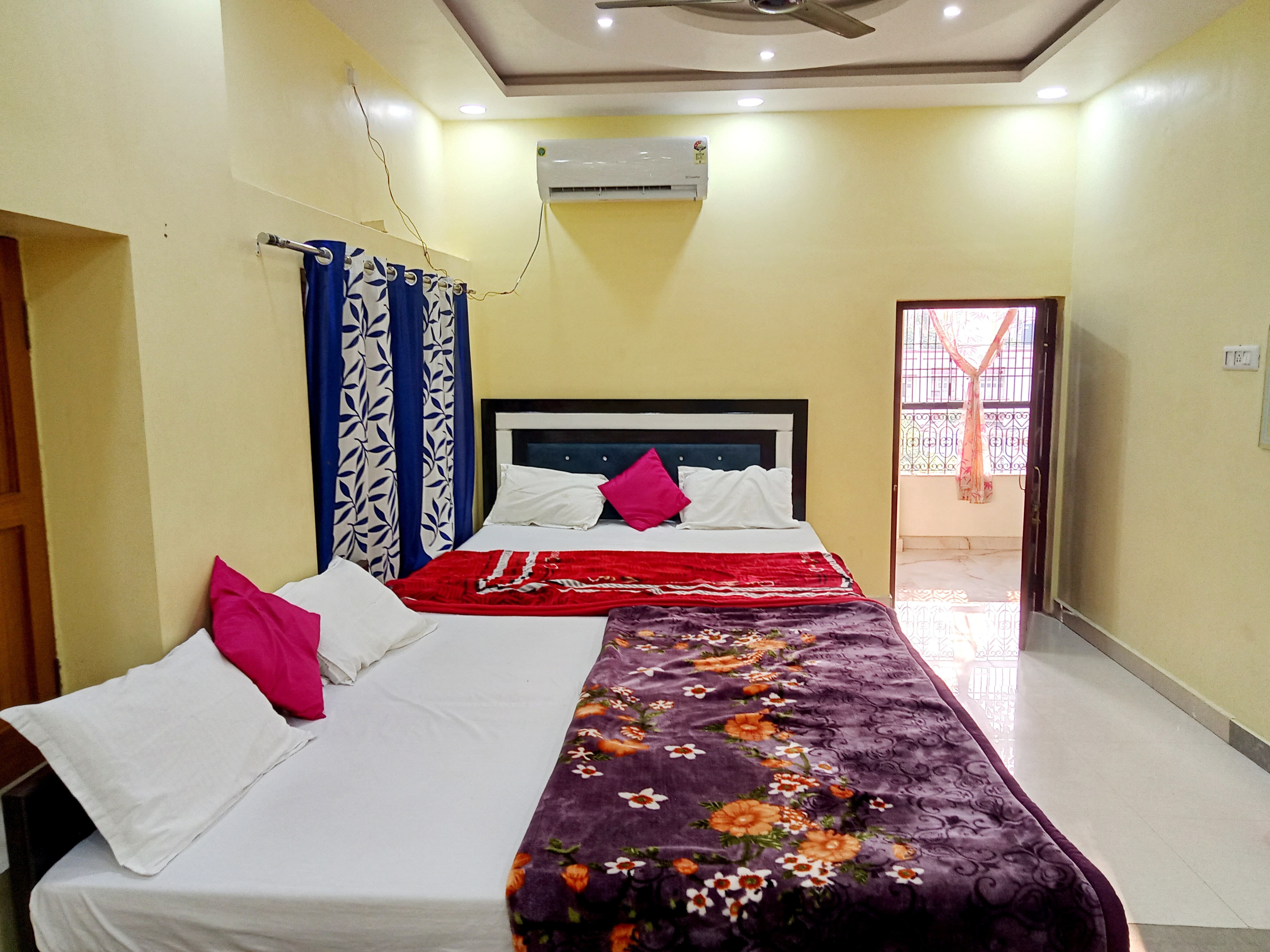 Hotel Dev Kashi - Tap to explore photos