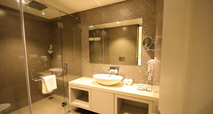 Enrise by Sayaji Rewa Room Type - Deluxe room with King Bed