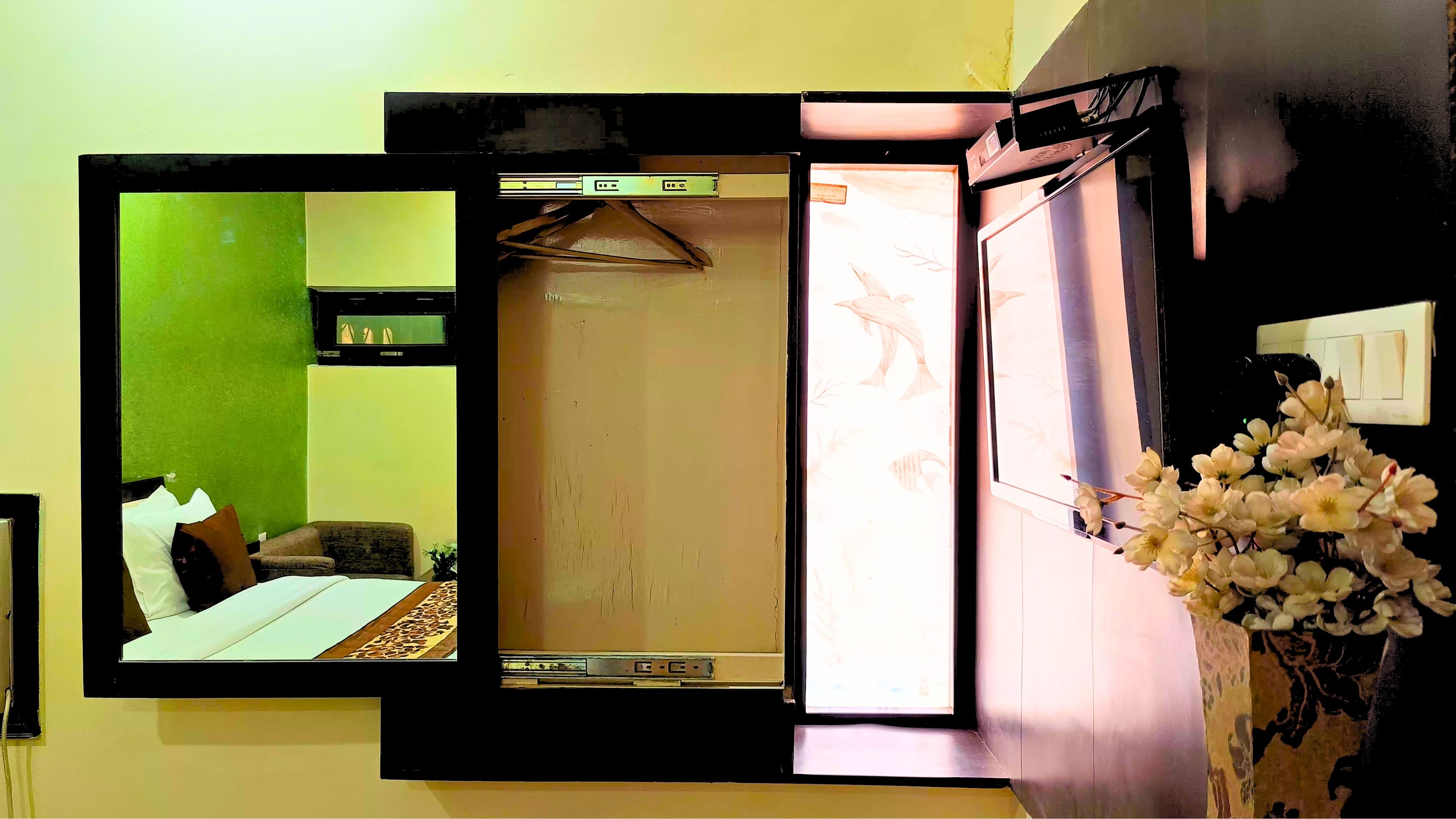 Vijay Deluxe - Tap to explore photos