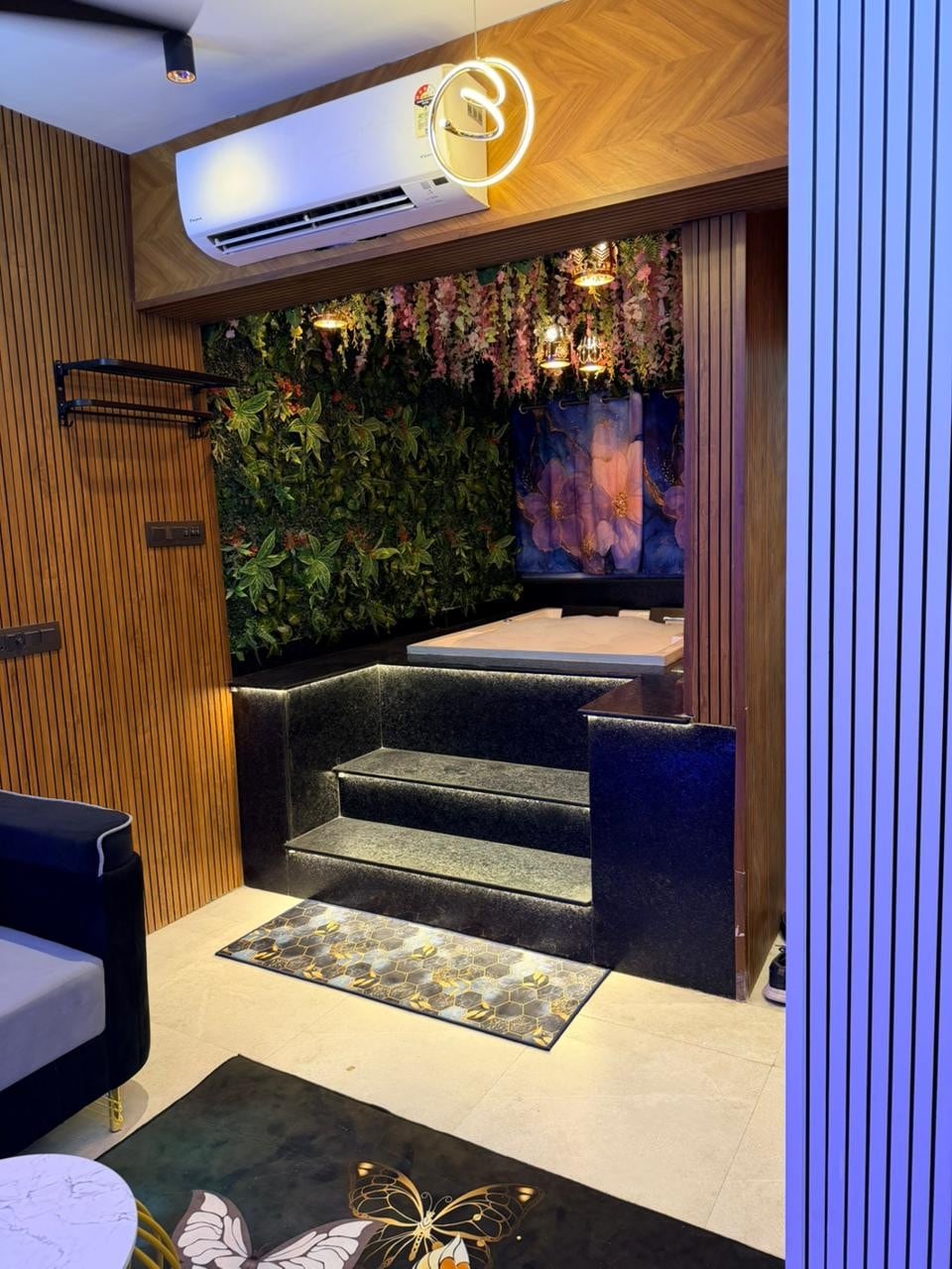 Cozy 1RK Love Suite with Jacuzzi - Tap to explore photos
