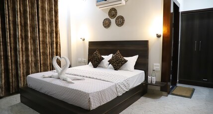 Hotel Discovery and Restaurant Room Type - Deluxe Room with Balcony