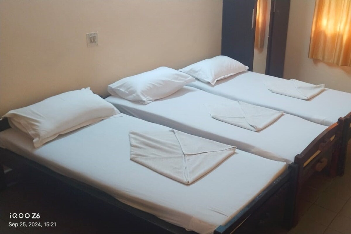 Hotel St Thomas Centre - Tap to explore photos