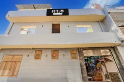 Hotel O Prem Mandir Formerly Charnamrit Vatika