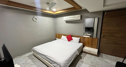 Hotel Om Balaji Room Type - Deluxe AC