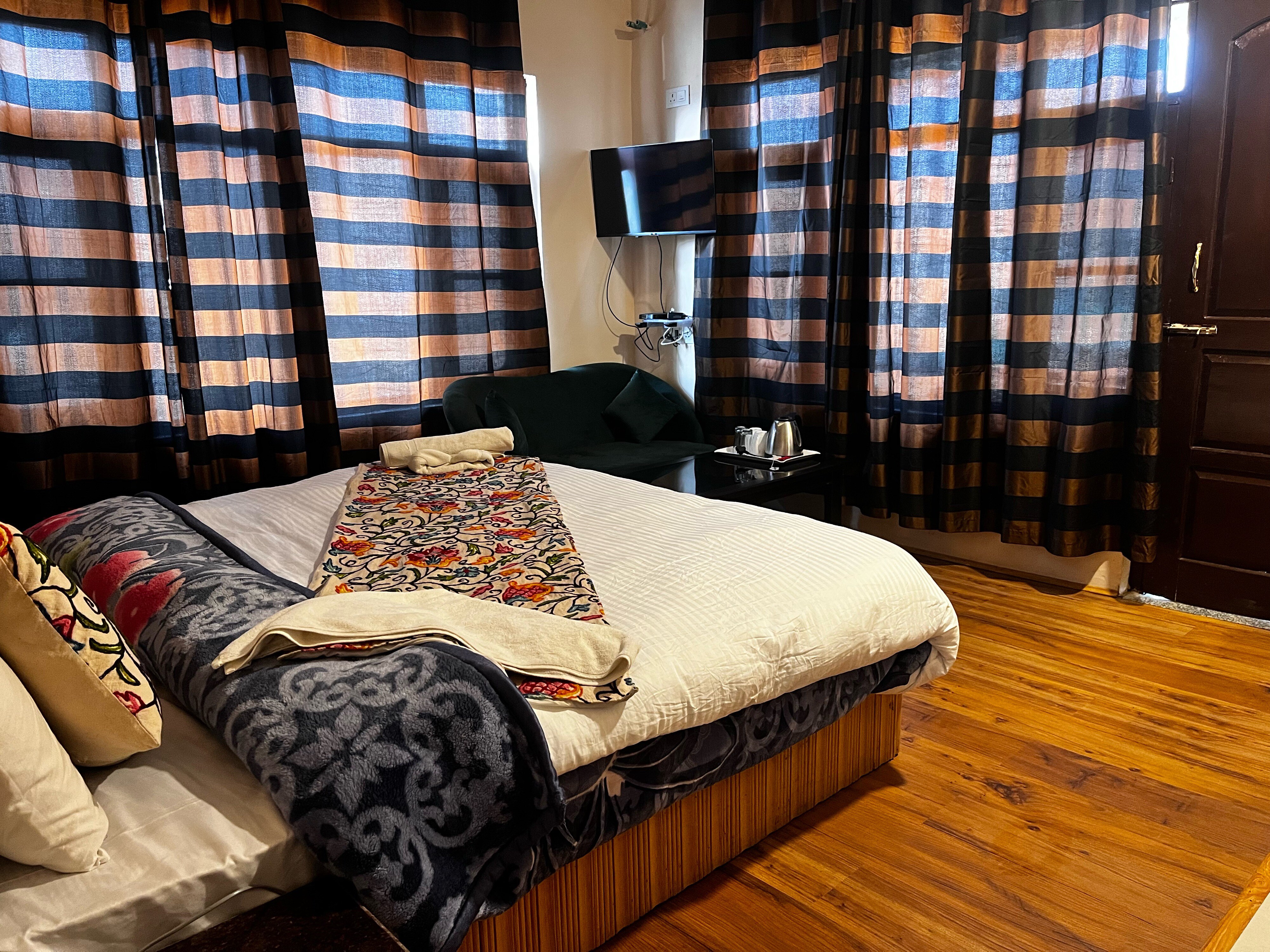 Bareen Resort, Pahalgam - Tap to explore photos