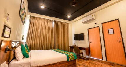 Treebo Vrindavan Room Type - Deluxe Room