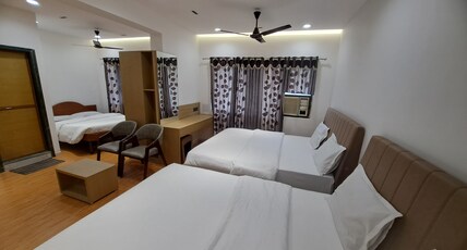 Hotel  Dhruv Palace Room Type - Superior Family Room(6:Person)