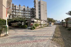 Hotel Shri Radha Nikunj Vrindavan