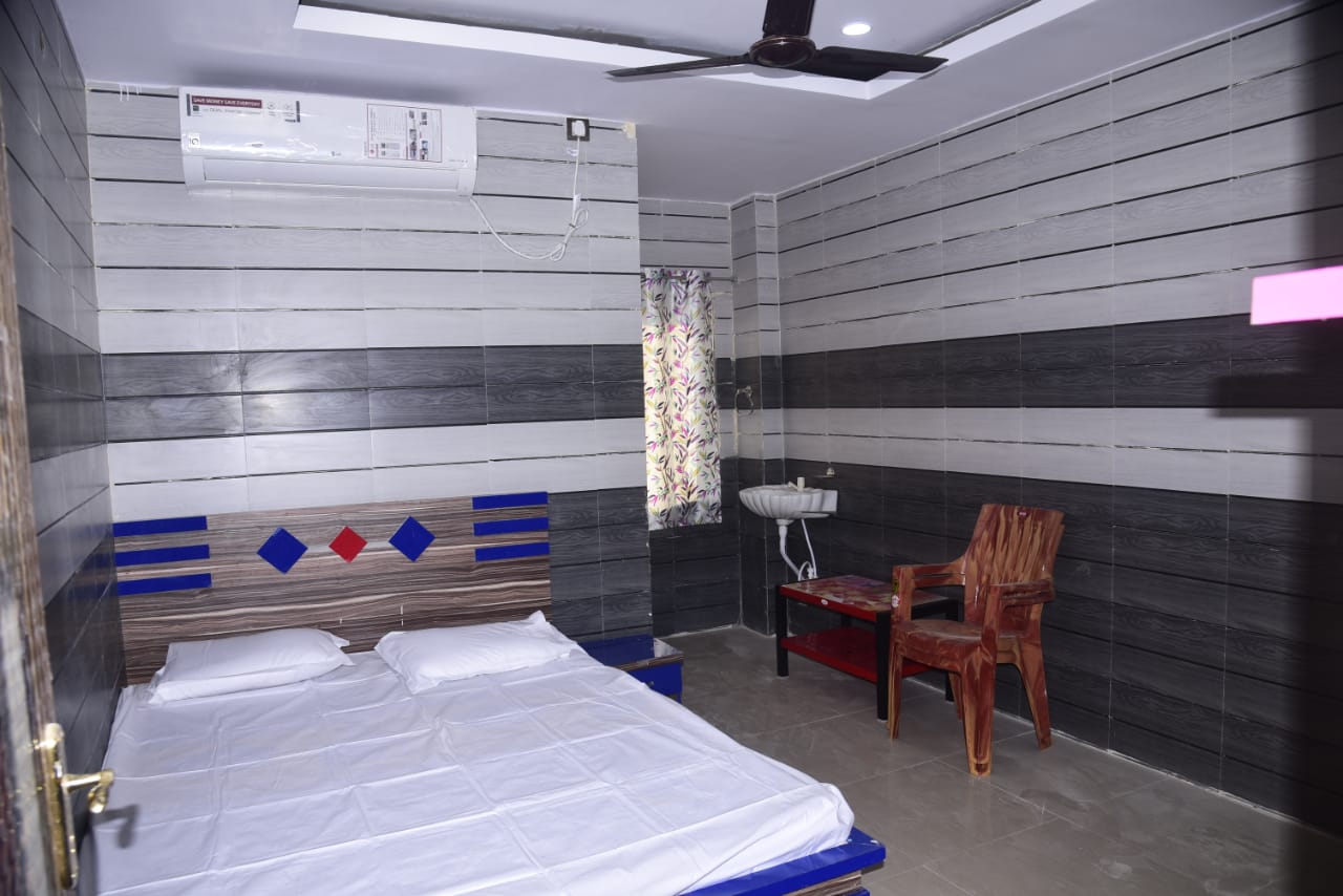 Hotel Real World - Tap to explore photos