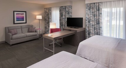 Hampton Inn & Suites Asheville Biltmore Area, NC Room Type - 2QN STDO MIC FRIDG WTBR NS