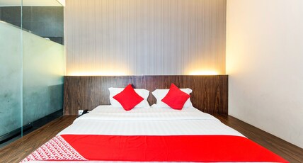 Hotel O 340 Comfort Hotel Room Type - Suite Double