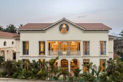 Luxe 4BR villa with Garden, Lift, Airy Interiors