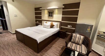 Hotel Vasu International Room Type - Deluxe room