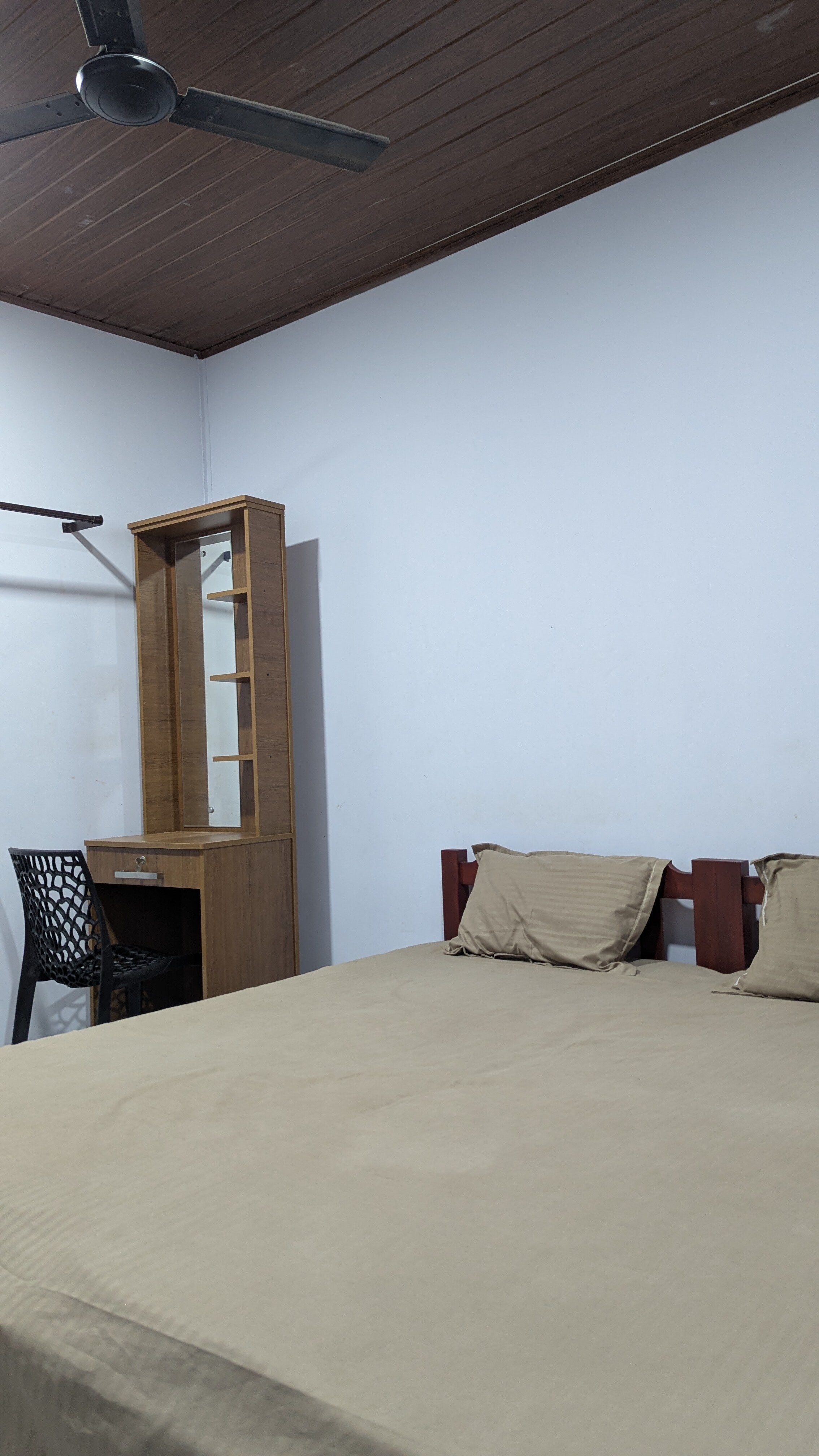 UNIVERSAL RESIDENCY - Tap to explore photos