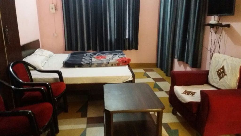 Hotel Arunya - Tap to explore photos