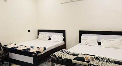 Karuna Nidhan Guest House Room Type - Happy Family Room