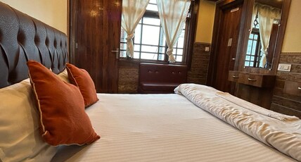 Hotel Ratna Villa Inn Room Type - Deluxe King Room