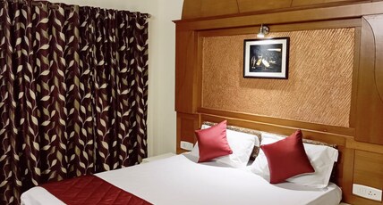 Quick Sort Residency Room Type - Deluxe Queen Room with Balcony