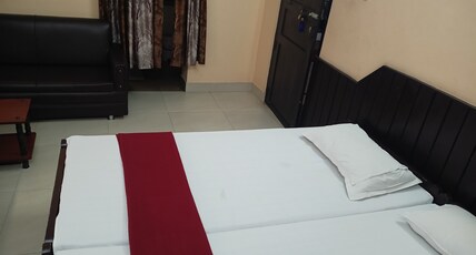 Sherinn Family Guest House Room Type - Double AC room