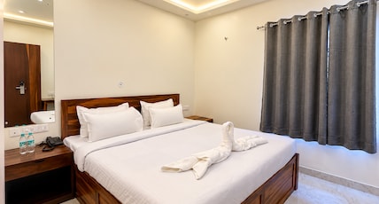 Hotel Diwakar Niwas - 100 Mtr. From Sindhi Camp Bus Stand Room Type - Deluxe Room Hotel Diwakar Niwas - 100 Mtr. From Sindhi Camp Bus Stand Room Type - Deluxe Room