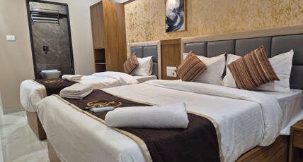 Galaxy Stays BKC Room Type - SUPERIOR TRIPLE ROOM