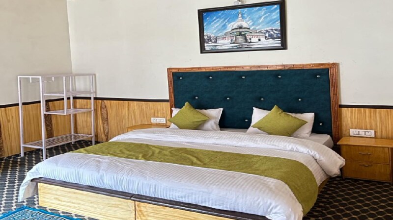 B2 Homestay - Tap to explore photos