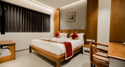 Ritz Avenue Room Type - LUXURY ROOM