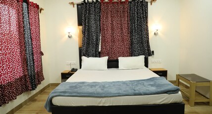 M B EAGLE MOUNTAIN HOME STAY Room Type - Luxury Room