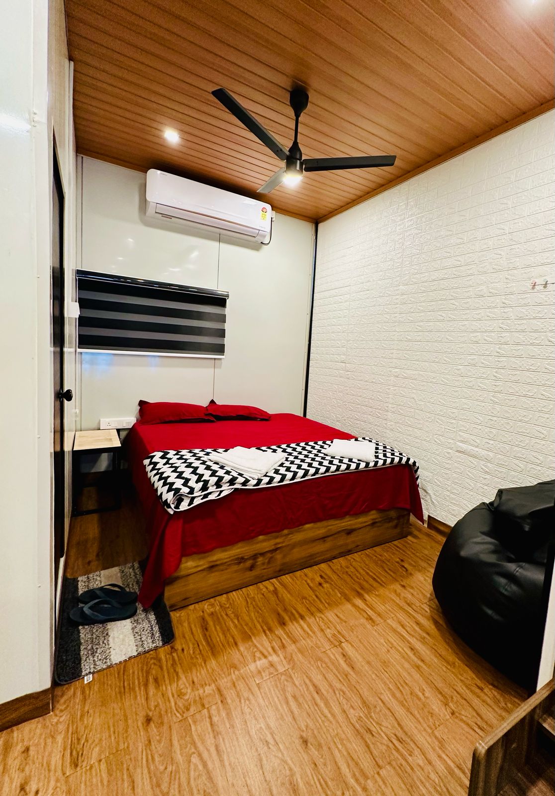 STUDIO APARTMENT AC FROM WHOOSH HOMES - Tap to explore photos