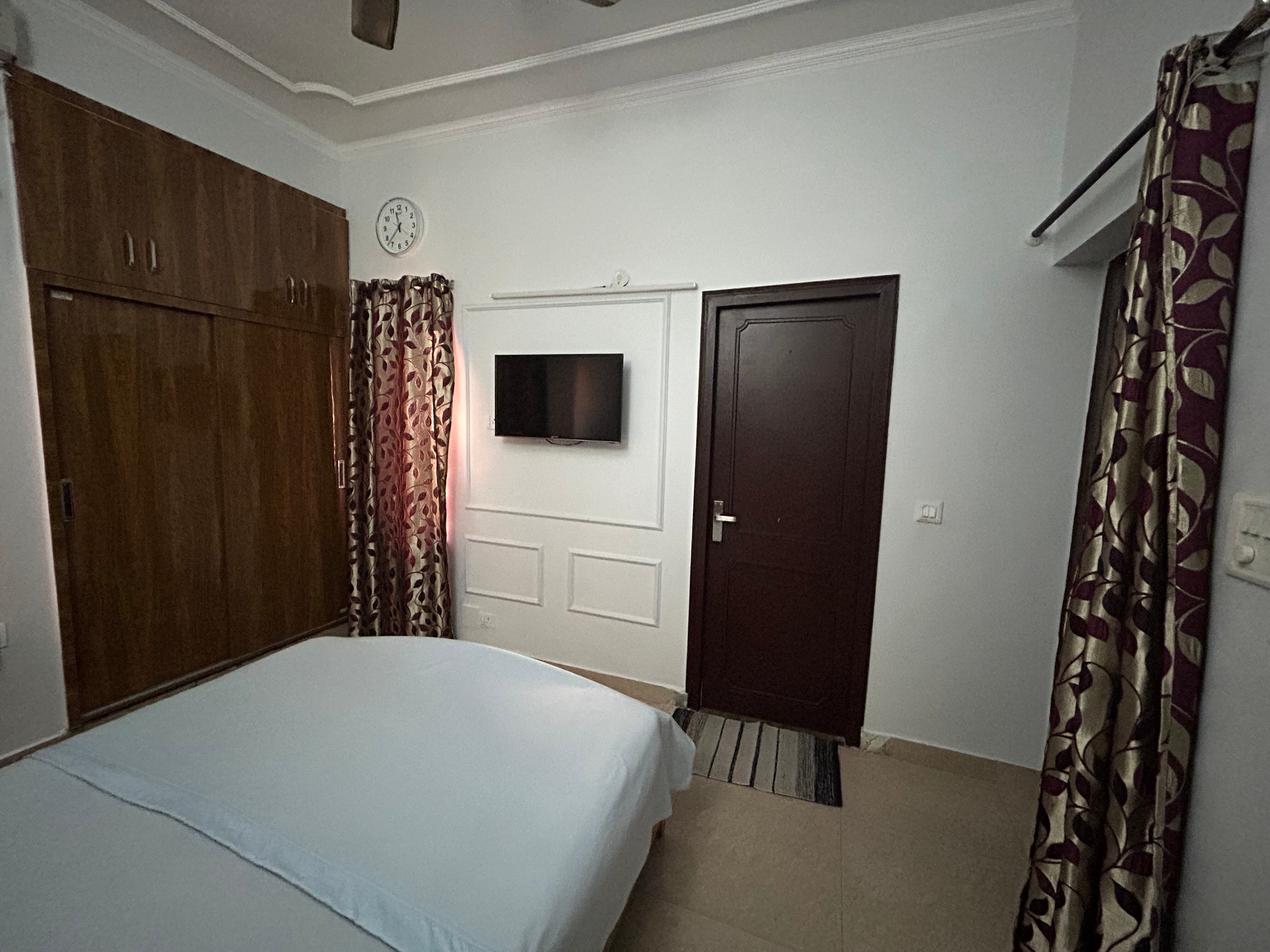 Amarpali apartment - Tap to explore photos