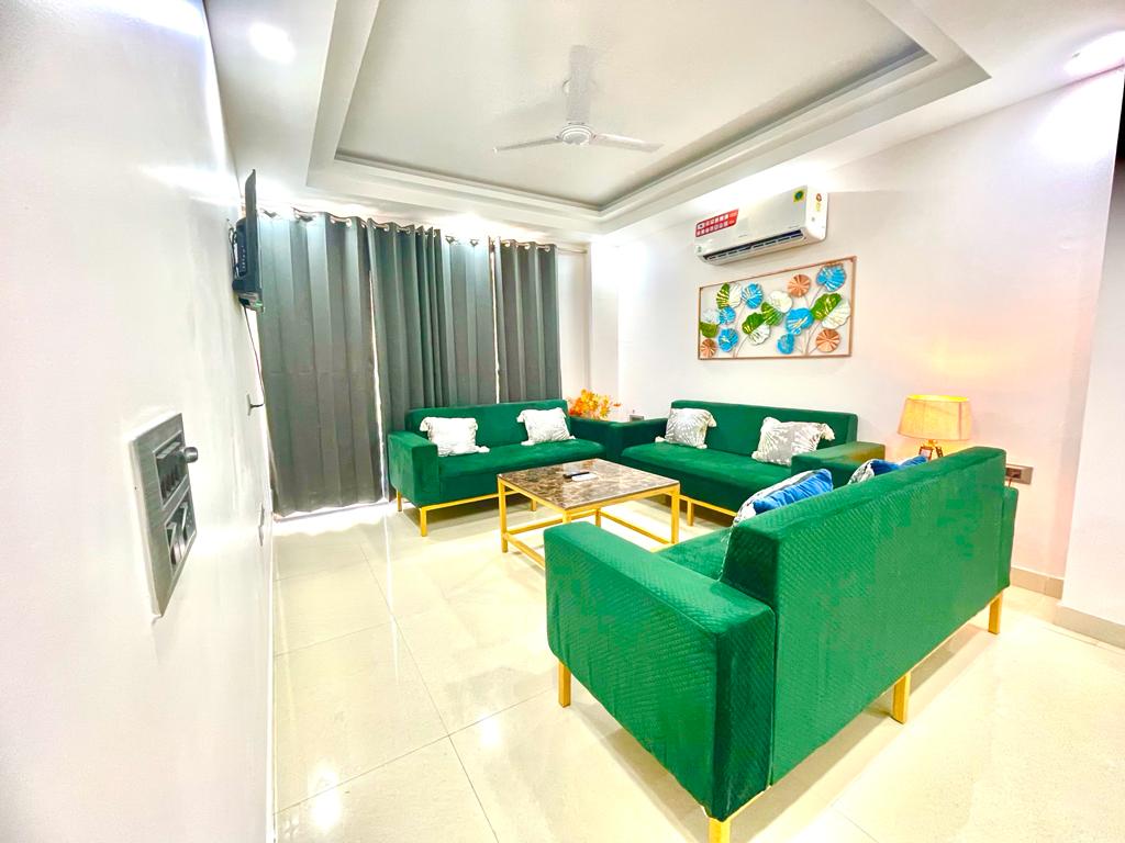 Instay 2729|Luxe 2BHK Apt near Medanta and Artemis - Tap to explore photos