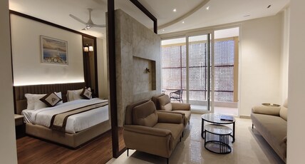 Hotel Grand Meriton (Near Bus Stand) Room Type - SUITE ROOM
