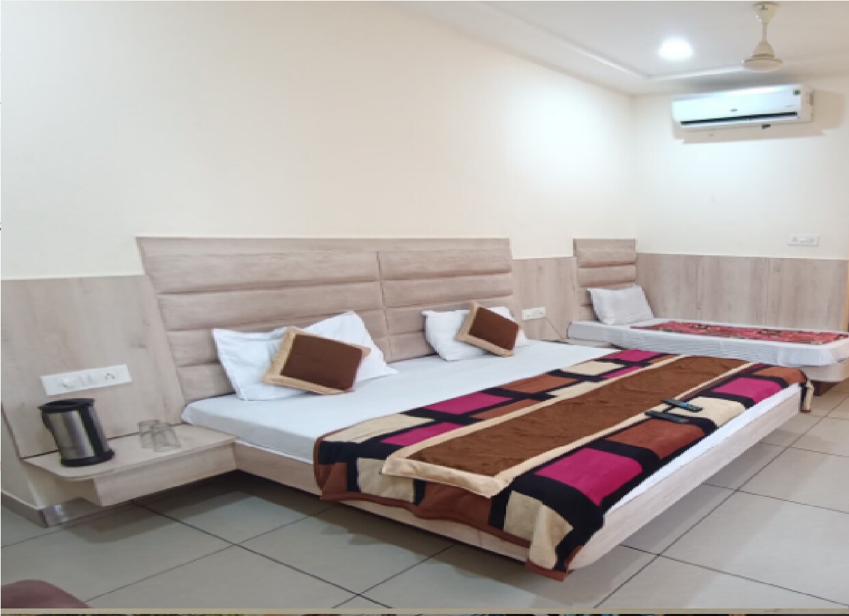 Malabar Guest House - Tap to explore photos
