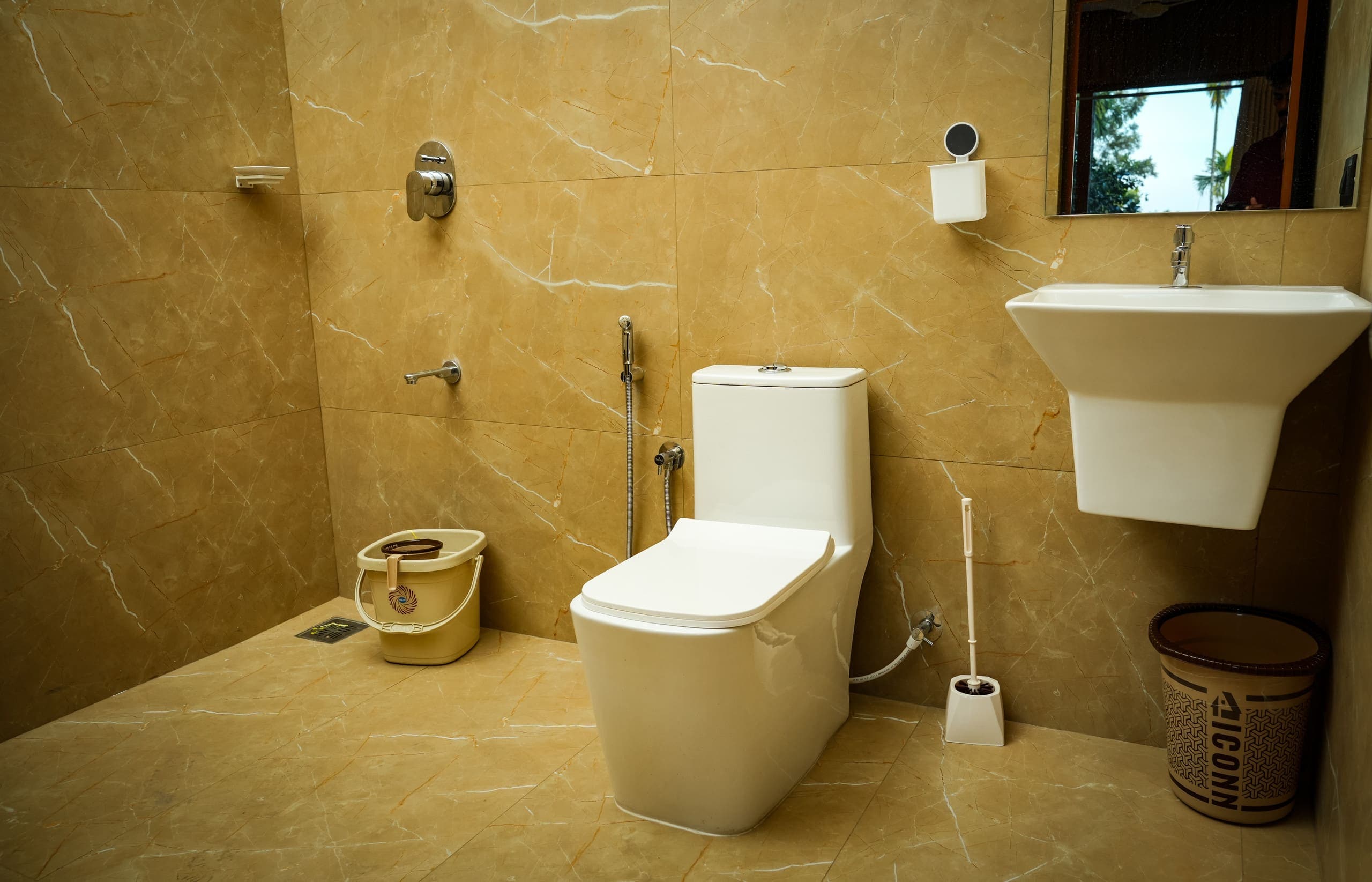 Athidhi Comfort E Premium Hostel Bed & Breakfast - Tap to explore photos