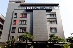 Super Townhouse Habitat New Town Rooms & Party Spaces