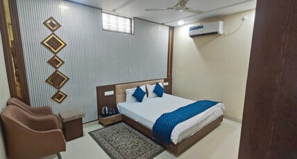 Hotel shri Vallabh kripa Room Type - Deluxe AC ROOM