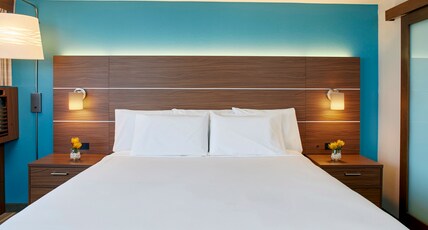 Holiday Inn Express Waikiki Room Type - Standard Room