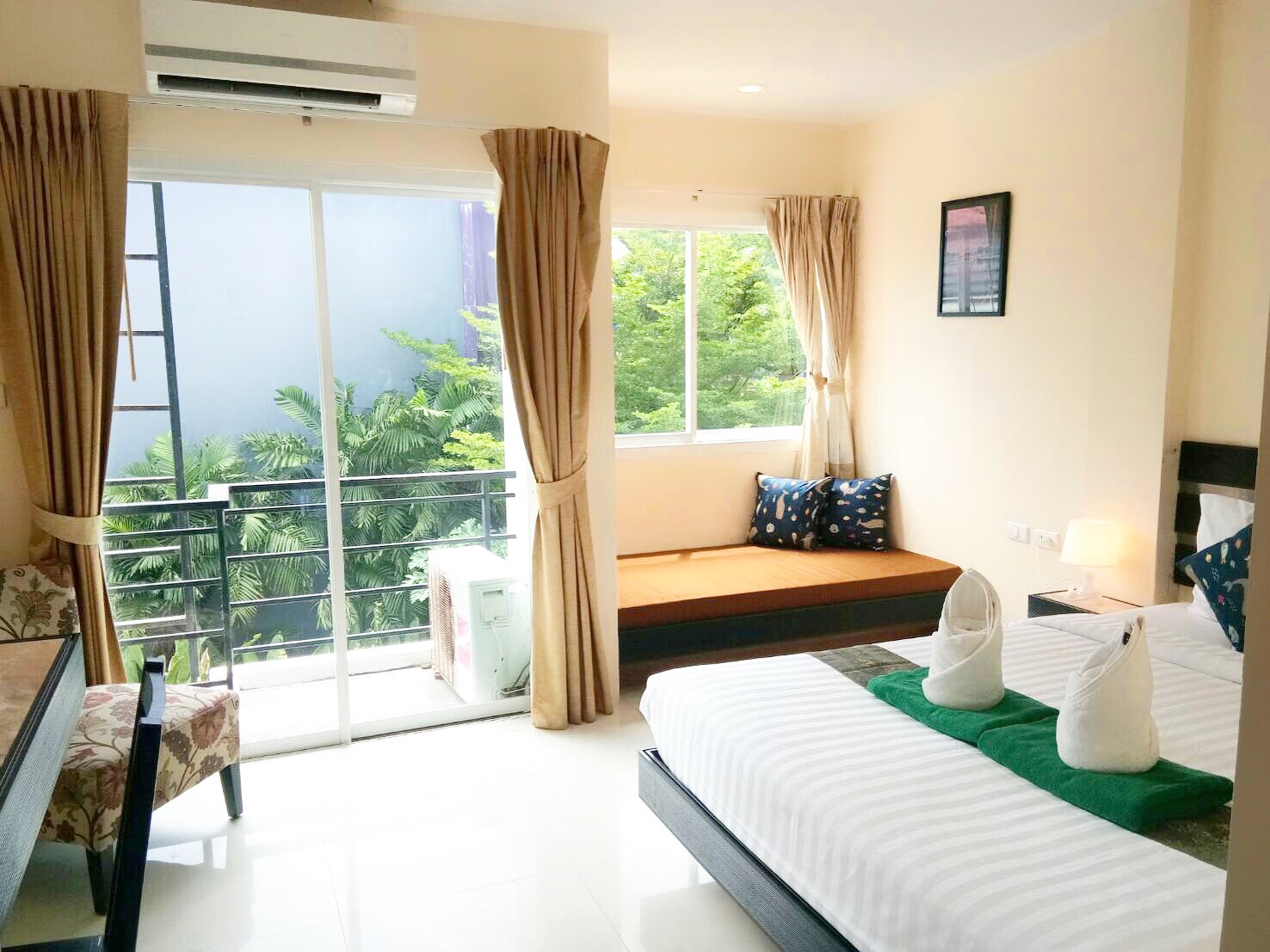Island Patong Beachfront Hotel - Tap to explore photos