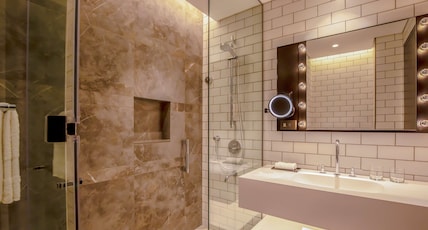 The WB Abu Dhabi, Curio Collection by Hilton - Free Theme Park Tickets Room Type - KING ARTIST ROOM