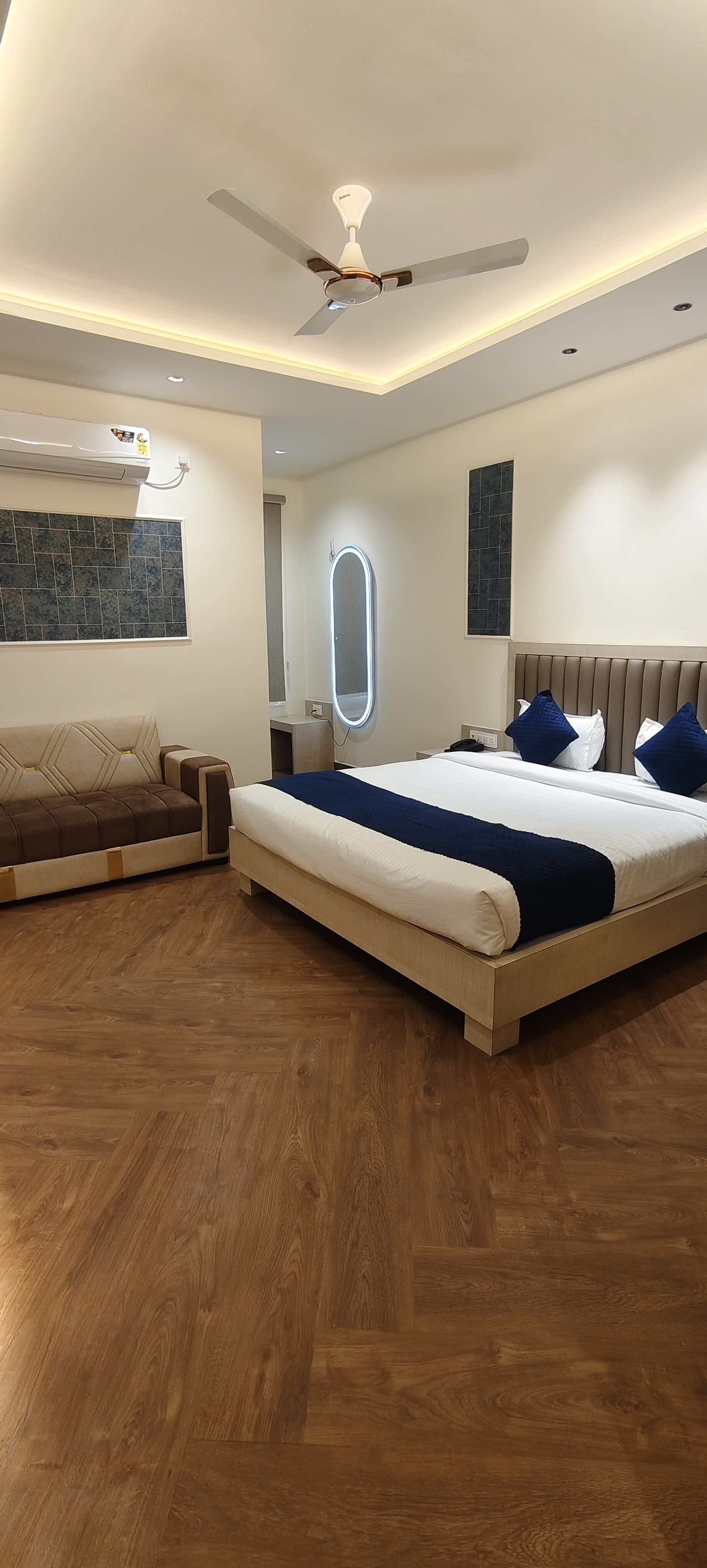Hotel Vedas Inn - Tap to explore photos